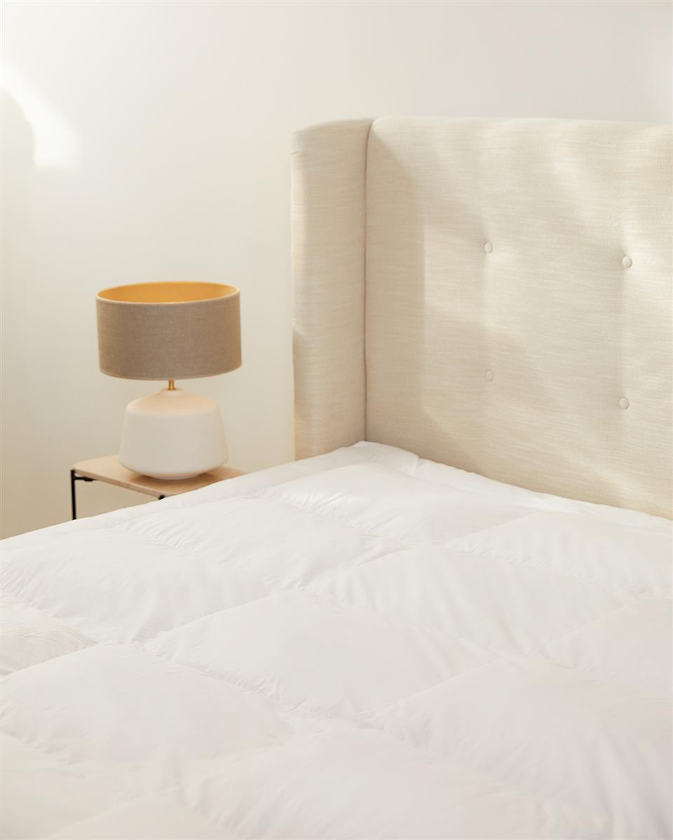 Mattress topper with soft down - the hotel classic